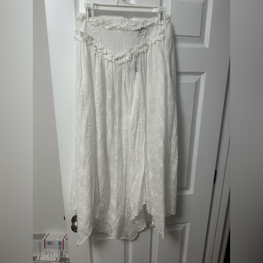 PrettyLittleThing White Asymmetrical Lace Skirt